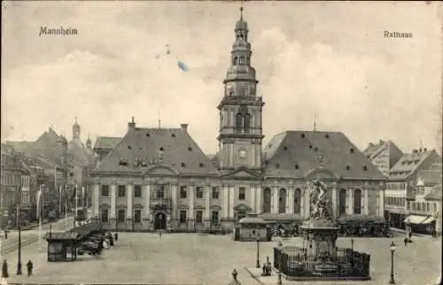 Ak Mannheim in Baden, Rathaus,  Architektur, Brunnen, Menschen, Straßenbahn
