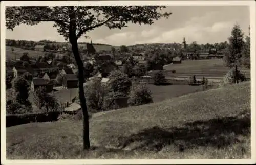Ak Großbreitenbach in Thüringen, Landschaftsaufnahme, kleine Häuser, Kirche, Bäume