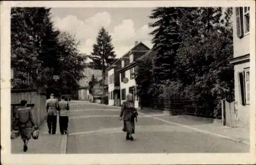 Ak Friedrichroda im Thüringer Wald, Straße in  Spaziergänge, Bäume, Häuser,  Architektur