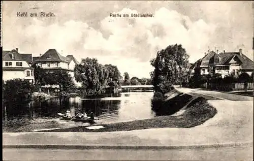 Ak Kehl am Rhein, Partie am Stadtweiher, ruhige Landschaft, Boote auf dem Wasser