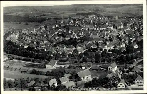 Ak Donaueschingen im Schwarzwald, Luftaufnahme von  Stadtansicht, Landschaft