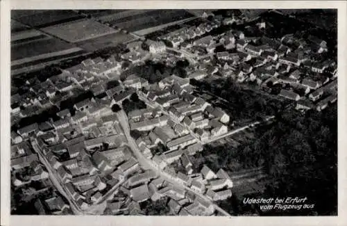 Ak Udestedt in Thüringen, Luftaufnahme von Udestedt, Häuser, Straßen