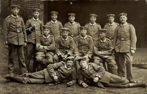 Foto Ak Moers, Deutsche Soldaten in Uniform, Gruppenbild