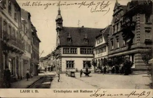 Ak Lahr im Schwarzwald Baden, Urteilsplatz mit Rathaus