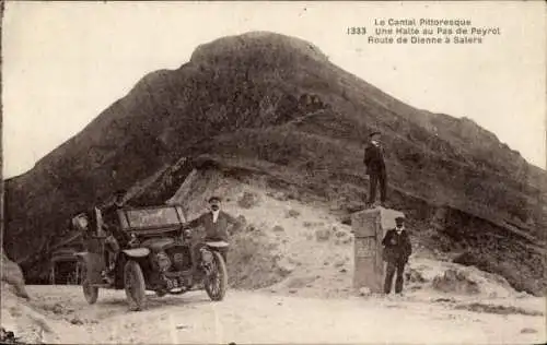 CPA Le Cantal Pittoresque, Une Halte au Pas de Peyrol, Route de Dienne à Salers