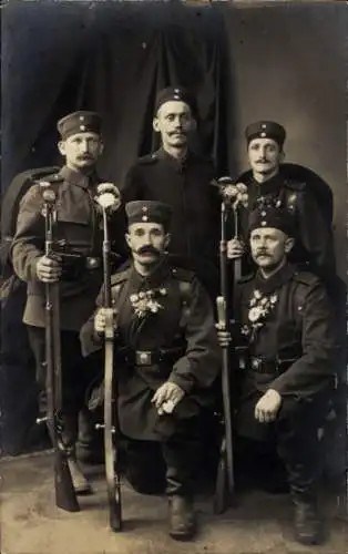 Foto Ak Bautzen in der Oberlausitz, Deutsche Soldaten in Uniform, Gewehre