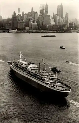 Ak S. S. Rotterdam im Hafen, Skyline von New York