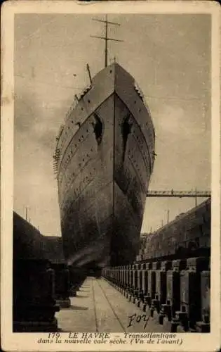 Ak Le Havre Seine Maritime, Das Bild zeigt ein großes Schiff im Trockendock von Le Havre.
