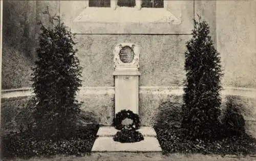 Ak Pulsnitz Sachsen, Heimatdankopferstock, Stadtkirche, Pflanzen, dekorativer Kranz