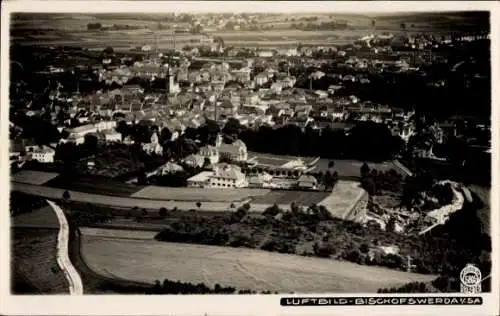Ak Bischofswerda in Sachsen, Luftbild von  historische Stadtansicht, Felder, Häuser
