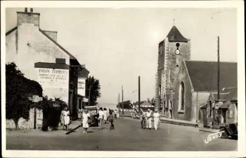CPA Saint Brévin les Pins Loire Atlantique, Avenue de la Plage et la Église