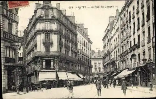 Ak Nantes Loire Atlantique, Rue de Gorges,  Stadtansicht, Gebäude, Straßenleben
