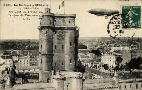 Ak Vincennes Val de Marne, Militär-Luftschiff LIBERTE über Donjon, Stadtansicht