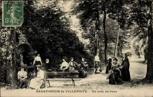 Ak Villepinte Seine-Saint-Denis, Sanatorium de  ein Parkbereich, Frauen in r Kleidung
