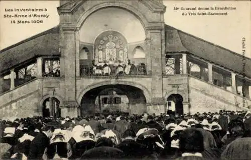 CPA Sainte Anne Auray Morbihan, Me Gouraud donne la Bénédiction du Très Saint-Sacrement