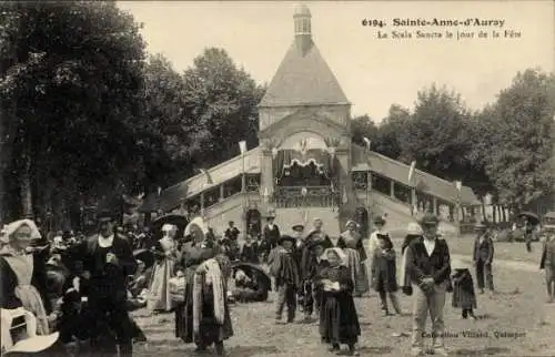 CPA Sainte Anne Auray Morbihan, La Scala Sancta le jour de la Fête