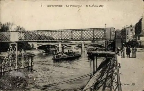 Ak Alfortville Val de Marne, Brücke, Wasser, Boote, Stadtansicht, Personen