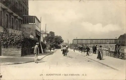 Ak Alfortville Val de Marne, Strasse in  Gebäude, Menschen, Fahrrad