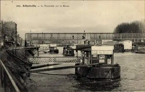 Ak Alfortville Val de Marne,  La Passerelle sur la Marne, Fluss, Brücke, Boote