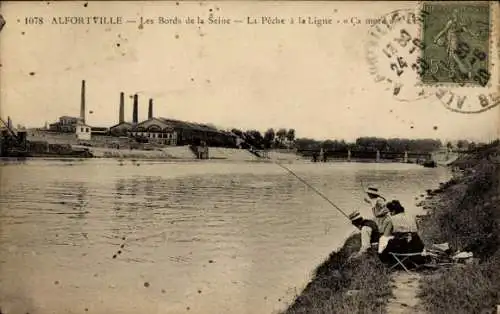 Ak Alfortville Val de Marne, Angler am Ufer der Seine, Fabriken im Hintergrund, ruhige Landschaft