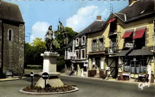 Ak Javron Mayenne, Hotels, Statue de Jeanne d'Arc