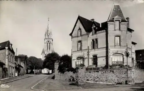 Ak Gorron Mayenne, Stadtansicht, Kirche, Straßenansicht, s Gebäude