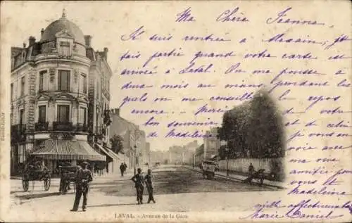 Ak Laval Mayenne, Avenue de la Gare,  Architektur, Straßenansicht, Menschen