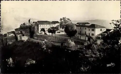 Ak Berre-les-Alpes Alpes Maritimes, Gesamtansicht, Platz