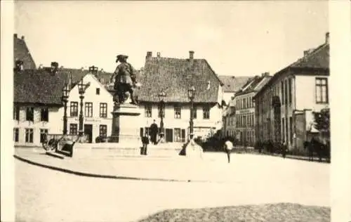Ak Schnoor Bremen, Statue auf Platz, alte Gebäude, Straße, Menschen, r Charakter