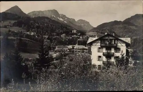 Ak Berchtesgaden in Oberbayern, Mountain scenery, village view, historic building