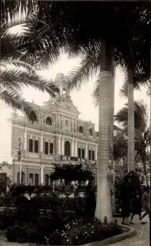 Ak Chiclayo Peru, Postgebäude, Palmen, Plaza de Armas, Architektur, 1932