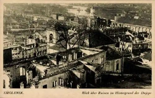 Ak Smolensk Russland, Ruinen, Dnjepr, Blick, fotografisch, Kriegsberichter