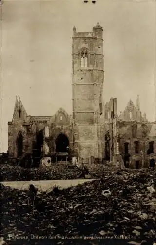 Ak Péronne Somme, Die von den Franzosen zerschossene Kathedrale, I. WK