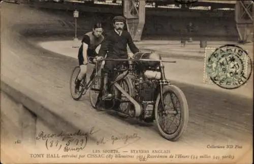 Ak Radrennsport, Bahnradfahrer Tomy Hall, englischer Steher, Trainer Cissac, Schrittmacher