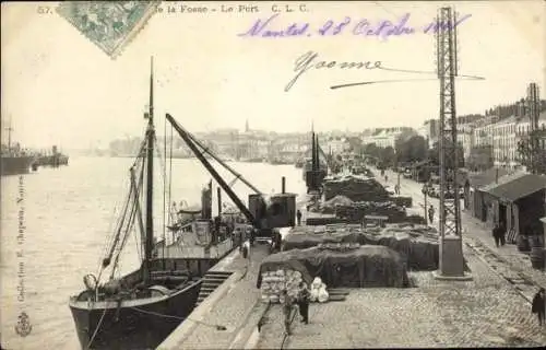 Ak Nantes Loire Atlantique, Hafenansicht, Schiffe, Hafenanlagen, Lagerhäuser,  Szenerie