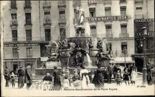 Ak Nantes Loire Atlantique, Fontaine Monumentale, Menschenmenge, Gebäude im Hintergrund