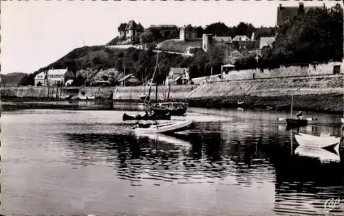 Ak Carteret Manche, Hafenansicht, Boote im Wasser, Uferbebauung, ruhige Atmosphäre