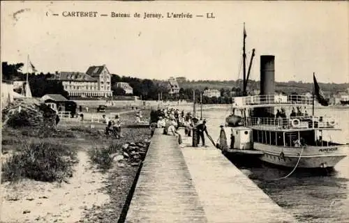 Ak Carteret Manche, Bateau de Jersey, Ankunft, Personen am Pier, Dampfschiff