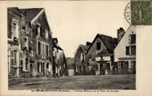 CPA La Roche Bernard Morbihan, Vieilles Maisons de la Place du Bouffay