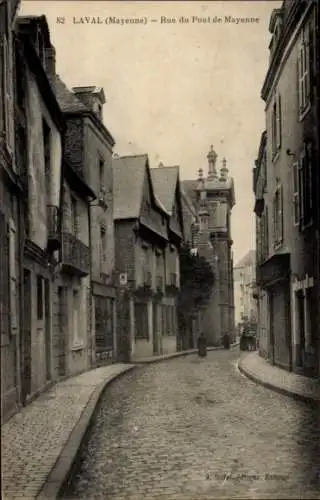 Ak Laval Mayenne, Straße Rue du Pont de Mayenne, alte Gebäude, Pferdewagen auf der Straße