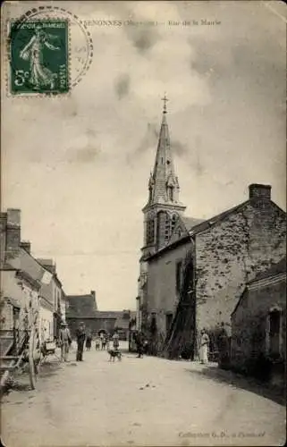 Ak Senonnes Mayenne, Straße mit Kirche, ländliche Szenerie, alte Gebäude, Pferd