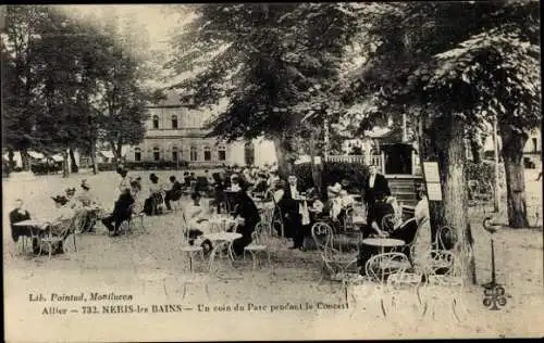 Ak Néris les Bains Allier, Parc pendant le Concert