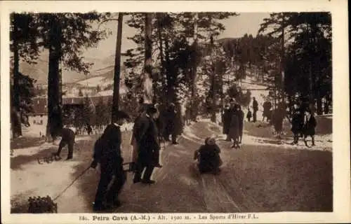 Ak Peira Cava Alpes-Maritimes, Winterlandschaft, Schnee, Menschen mit Schlitten, Bäume, Sportarte