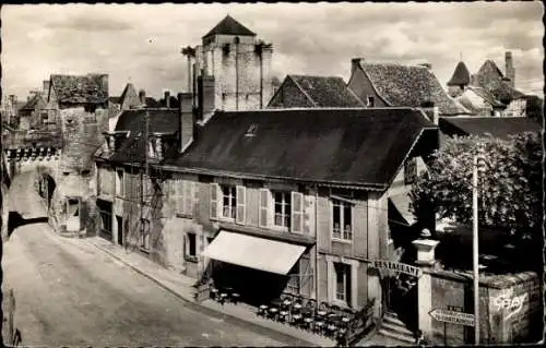 Ak La Roche Posay Vienne, Le Cours Pasteur, la vieille Porte, Kirche