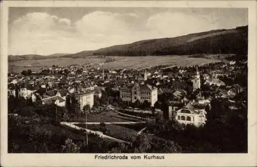 Ak Friedrichroda im Thüringer Wald, Panoramaansicht von  Hügel, Gebäude,  Architektur