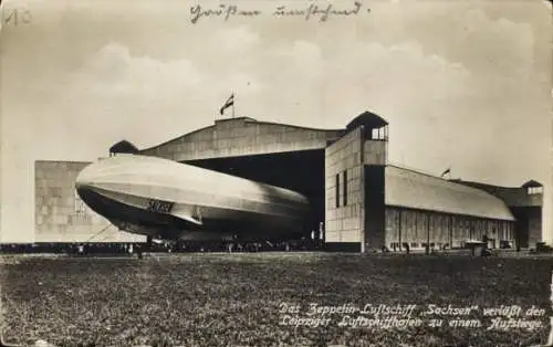 Ak Zeppelin-Luftschiff Sachsen verlässt den Leipziger Luftschiffhafen zu einem Aufstieg, Flugplatz