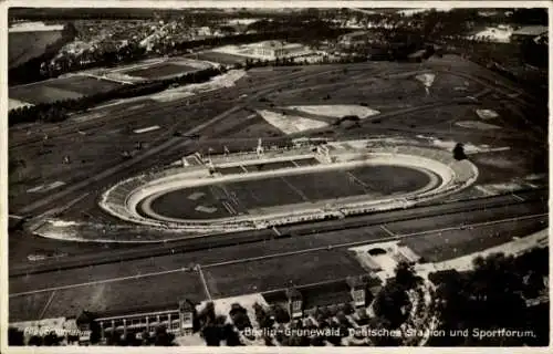 Ak Berlin Charlottenburg Westend, Grunewald, Deutsches Stadion und Sportforum, Fliegeraufnahme
