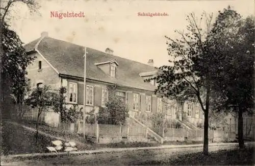 Ak Nägelstedt Bad Langensalza in Thüringen, Schulgebäude, Schwarze Umrandung, Alte Architektur