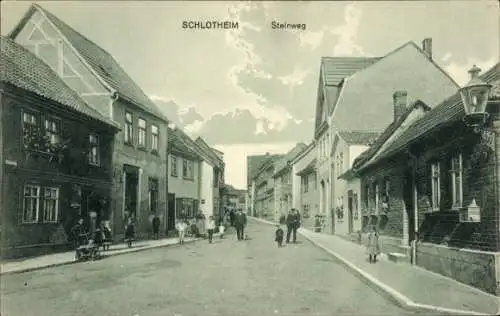 Ak Schlotheim in Thüringen, Stadtansicht, Steinweg,  Gebäude, Menschen auf der Straße