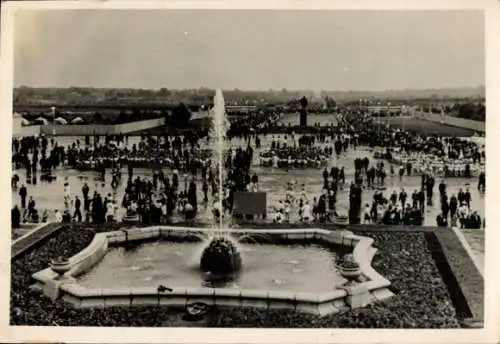 Ak Leningrad Sankt Petersburg Russland, Fontäne, Menschenmenge, Aussicht auf einen Platz,  Szene